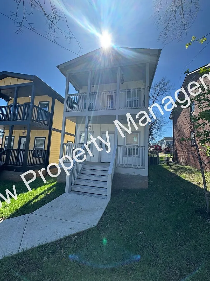 1911 Hermosa St Nashville, TN 37208 — Photo 2