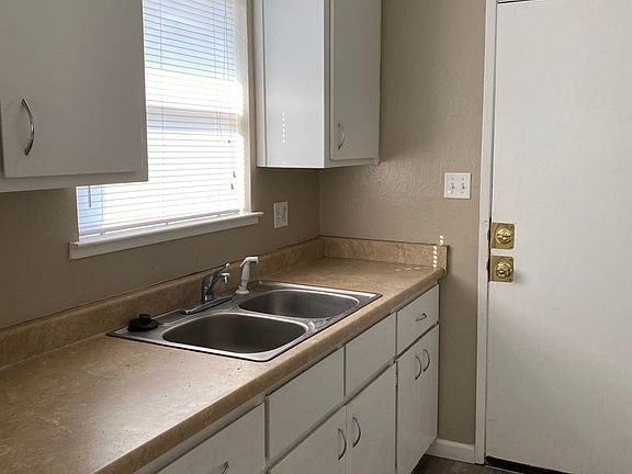 3rd image of 18470 Davis St #1