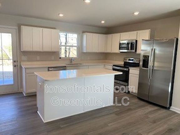 3rd image of 863 Throckmorton Ct