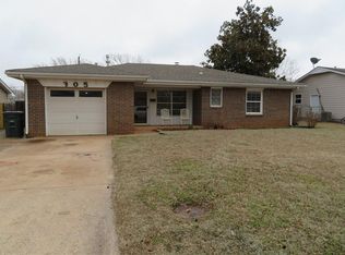 305 S 24th St, Clinton, OK 73601