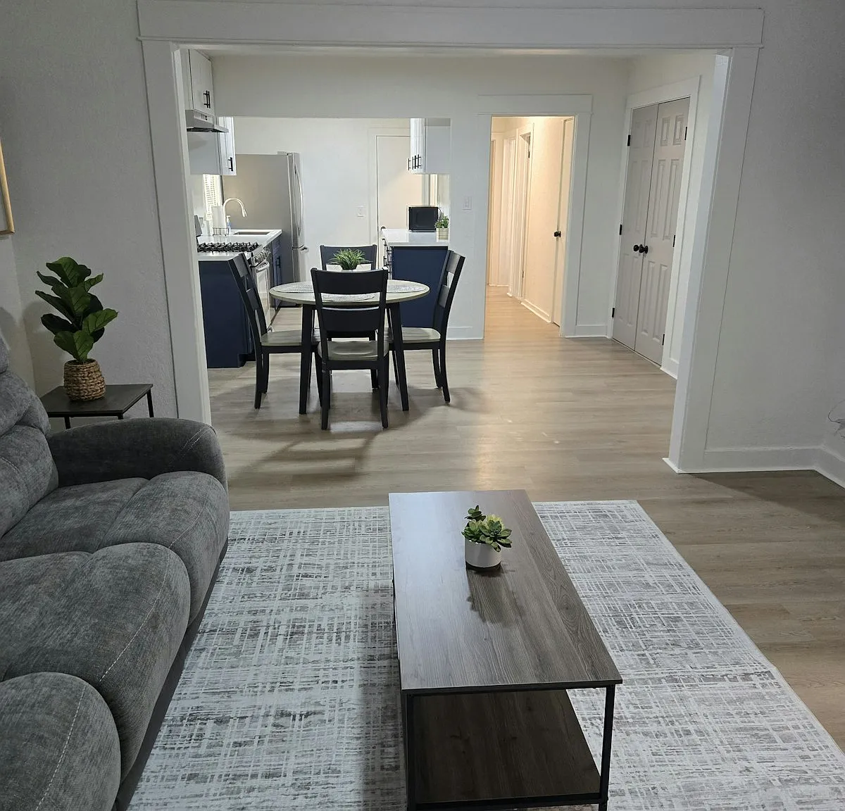 1545 West 30th Street, Unit R4 — Photo 4