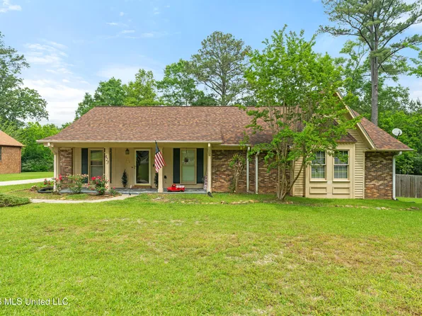 623 Cherry Ln, Laurel, MS 39440