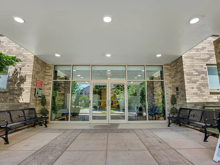 Middlebrooke Apartments — Photo 24