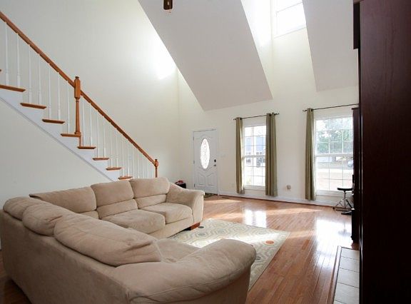 4th image of 1921 Pineville Dr