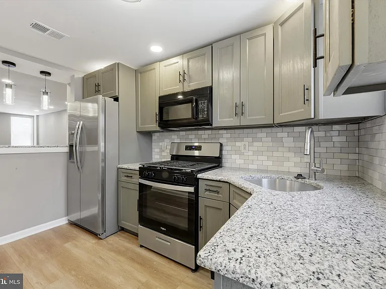 2625 Manton St — Photo 8