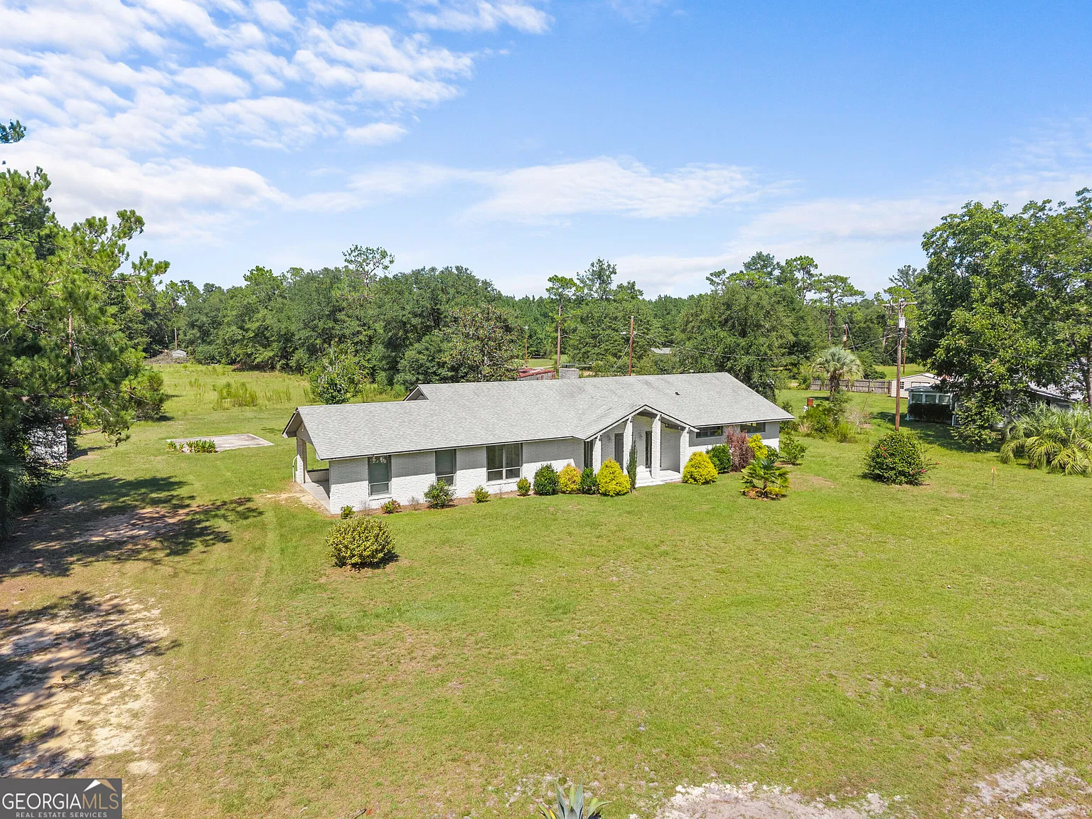 3 bed, 2.0 bath, 2080 sqft, $2,100 — Photo 4