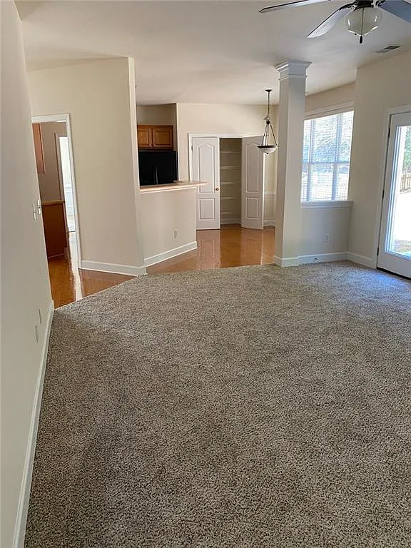 4 bed, 2.5 bath, 3400 sqft, $2,750 — Photo 3