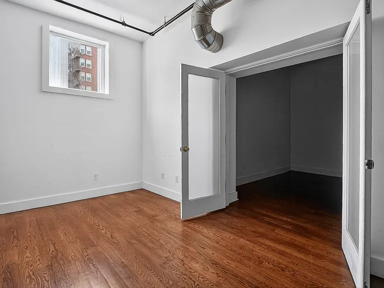 140 Orange St — Photo 3