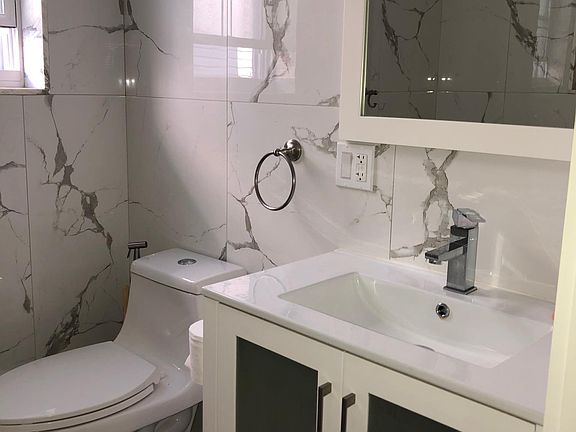 4th image of 398 Cromwell Ave #1