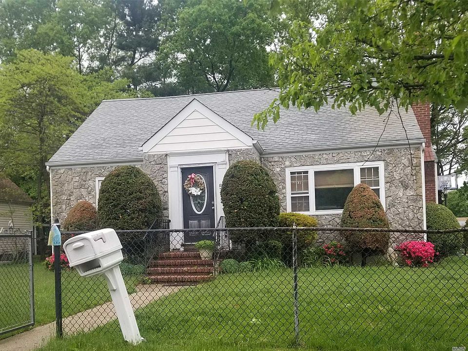 2nd image of 56 E 15th St