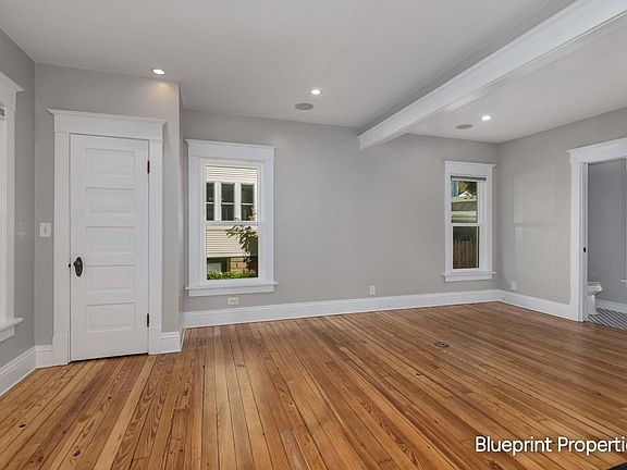 5th image of 38 Benjamin Ave NE