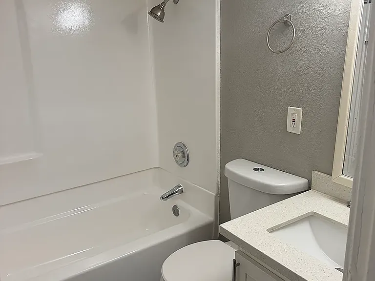 515 S 13th St #28 — Photo 2