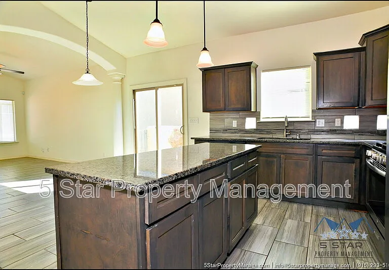 781 Croxdale St — Photo 17