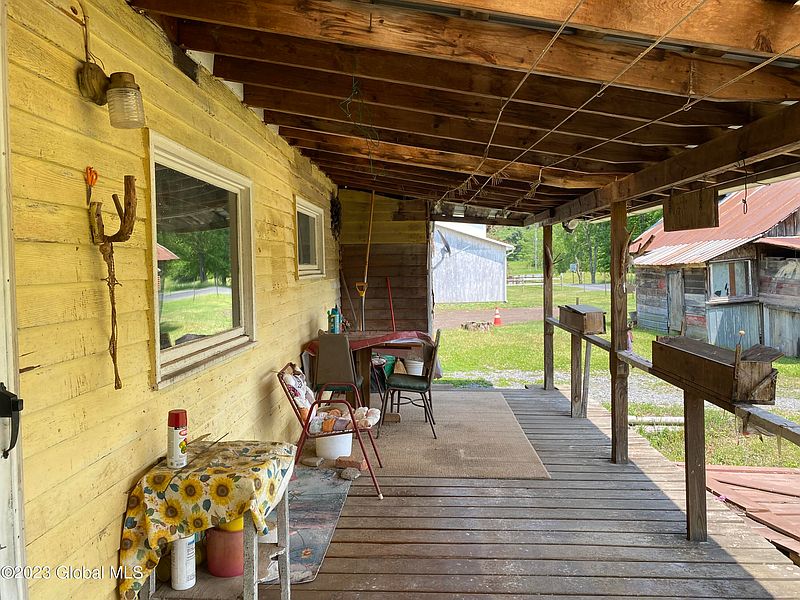 3rd image of 1256 Vandeusen Road