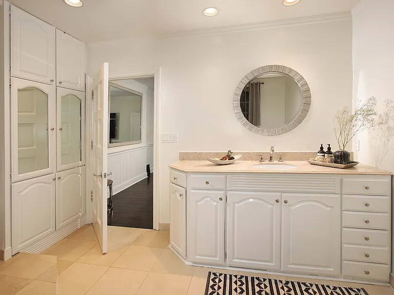 2050 Laurel Canyon Blvd — Photo 10
