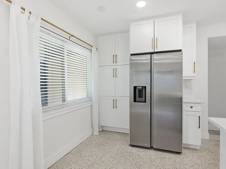 2488 Del Rio Way — Photo 10