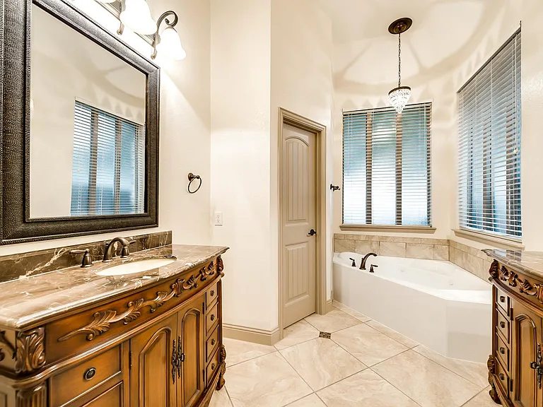 1025 Dunhill Ln — Photo 12