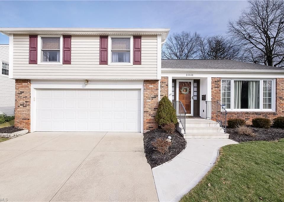 1st image of 23568 Stoneybrook Dr