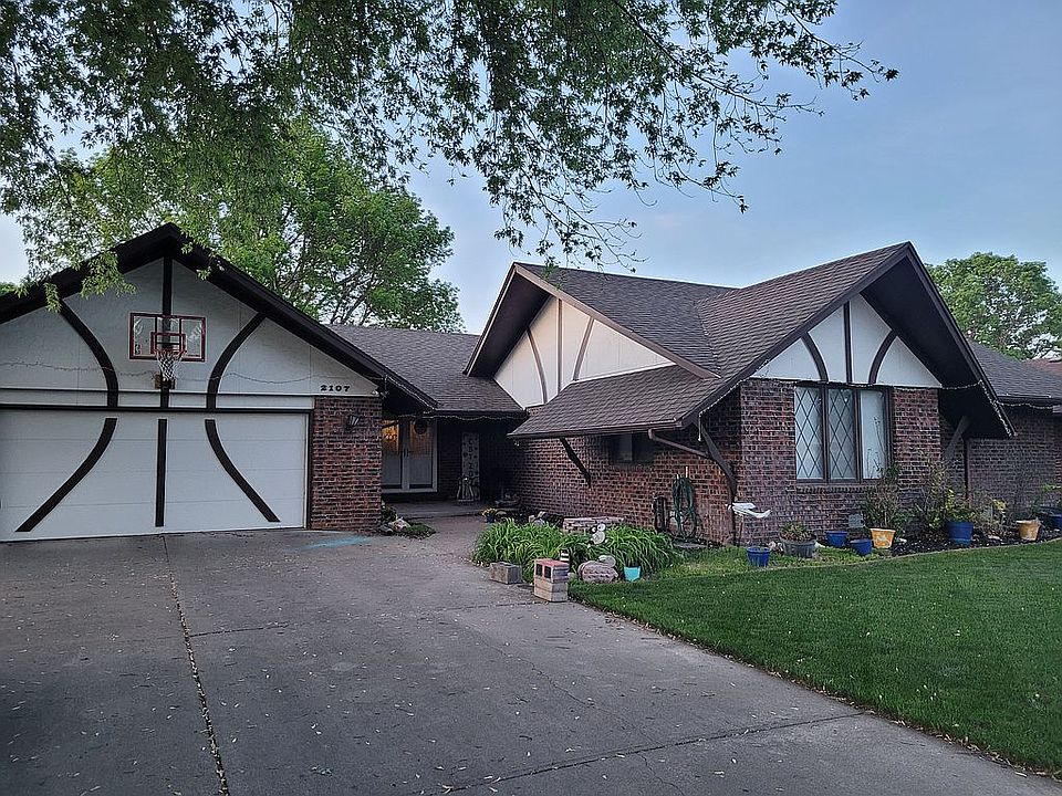 1st image of 2107 Sunset Dr