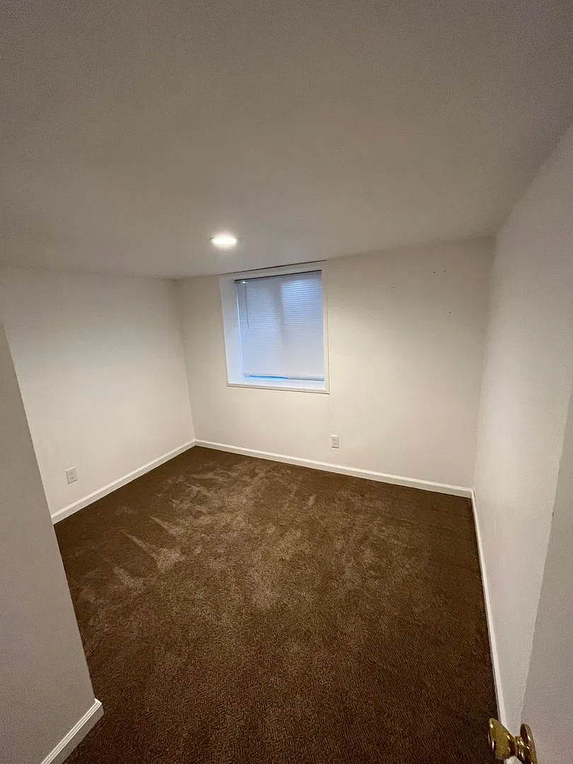 557-559 E Broad Ave Owner Selling — Photo 3