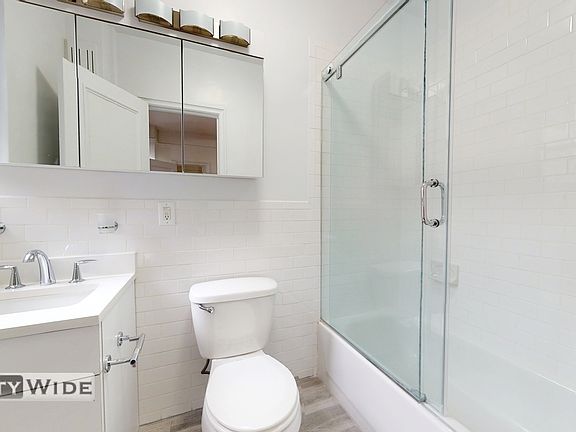 4th image of 140 E 46th St #11CB