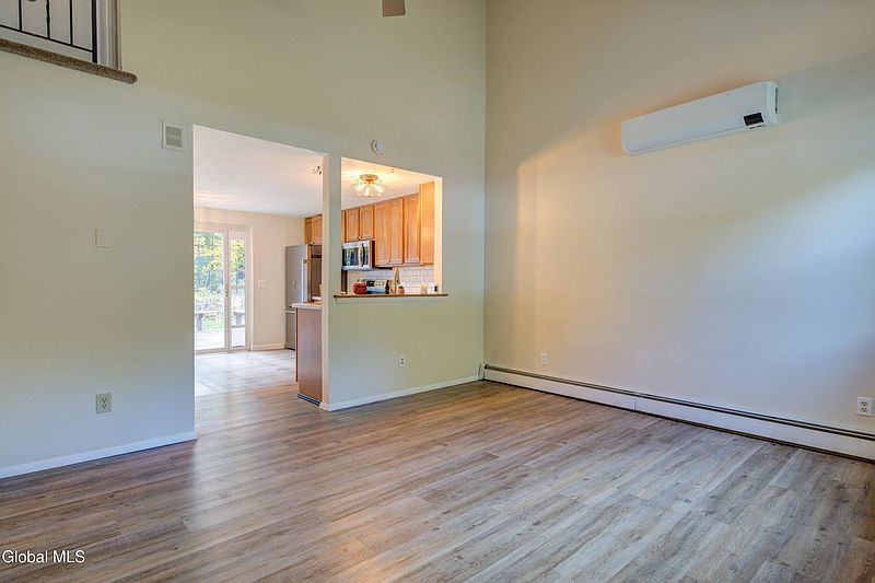 4th image of 71 Pepper Bush Place