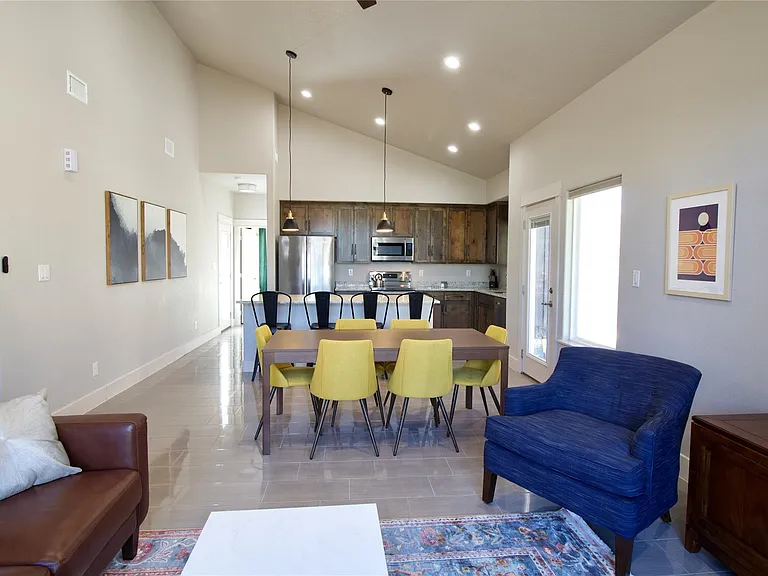 1240 Canyon Shrs — Photo 3