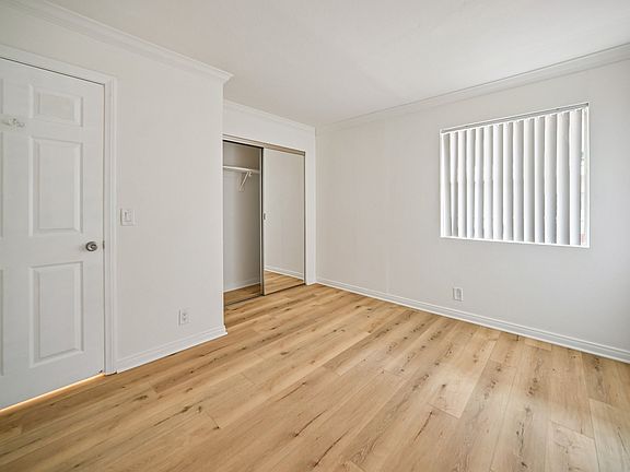 3rd image of 1939 Tamarind Ave APT 2