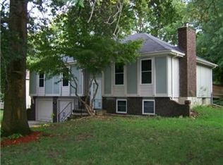 9807 NW Hampton Woods Dr, Kansas City, MO 64152