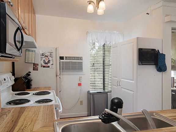 3rd image of 7506 Parkway Dr Unit 208