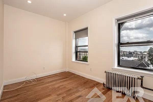 Rented by EXR | media 22