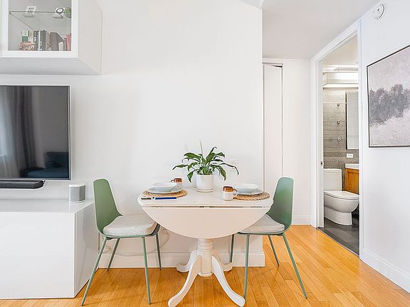 5th image of 88 Greenwich St APT 2003