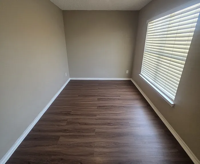 707 Devonian Dr — Photo 5