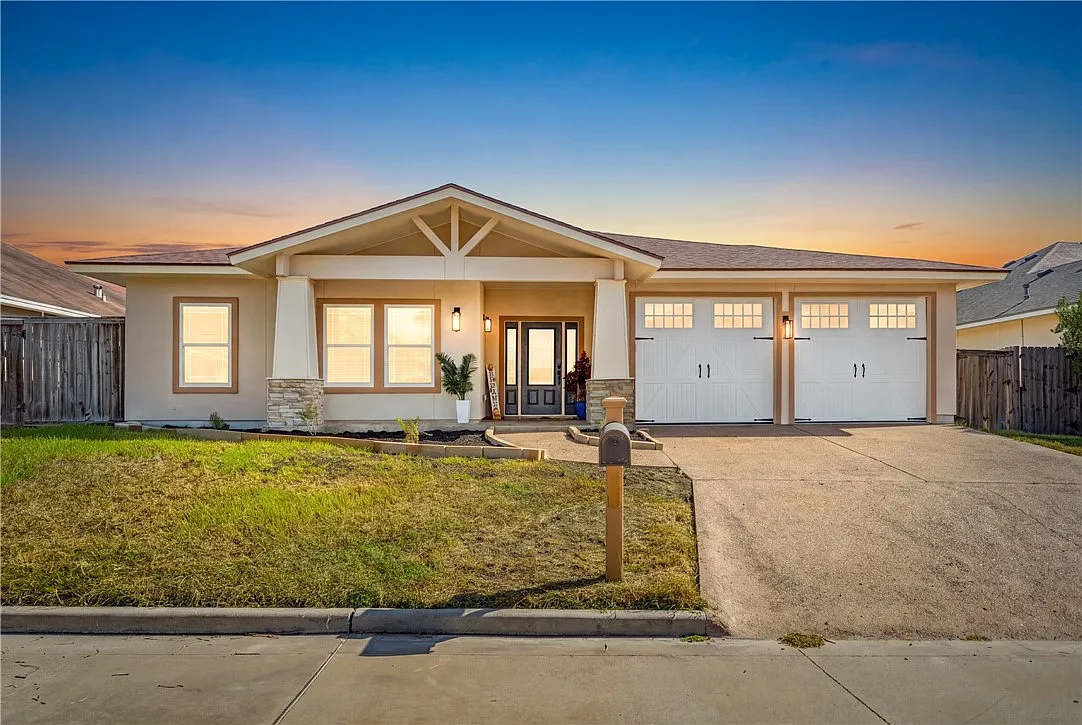 3 bed, 2.0 bath, 2036 sqft, $3,200 — Photo 1