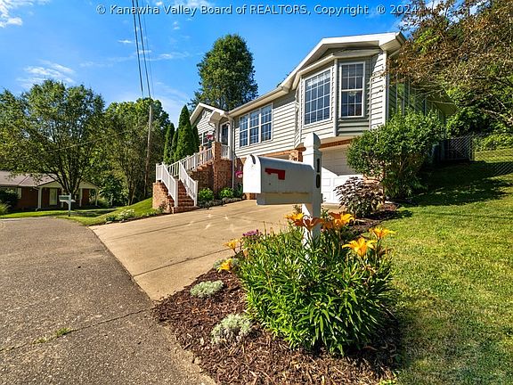 3rd image of 10 Cedarwood Ln