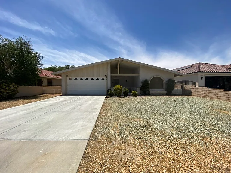 12750 Rolling Ridge Dr — Photo 2