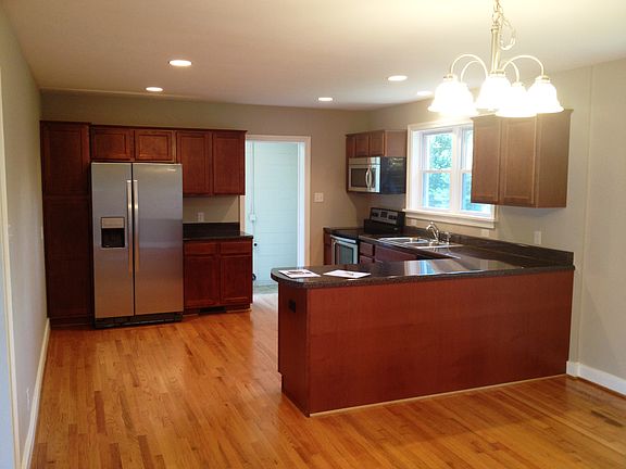 Brand New Eat-In Kitchen