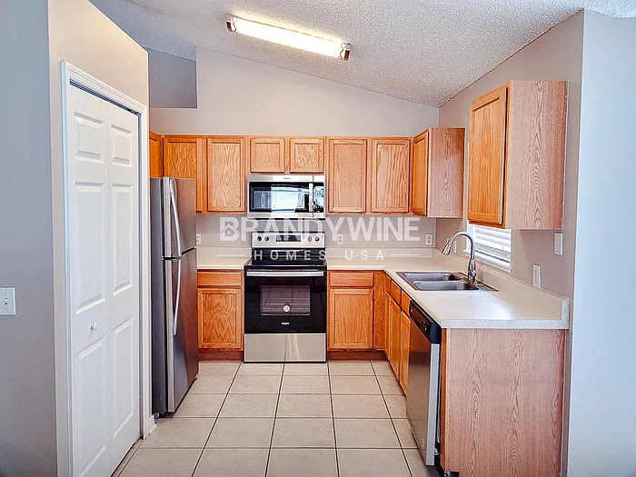 2564 Courtland Blvd — Photo 11