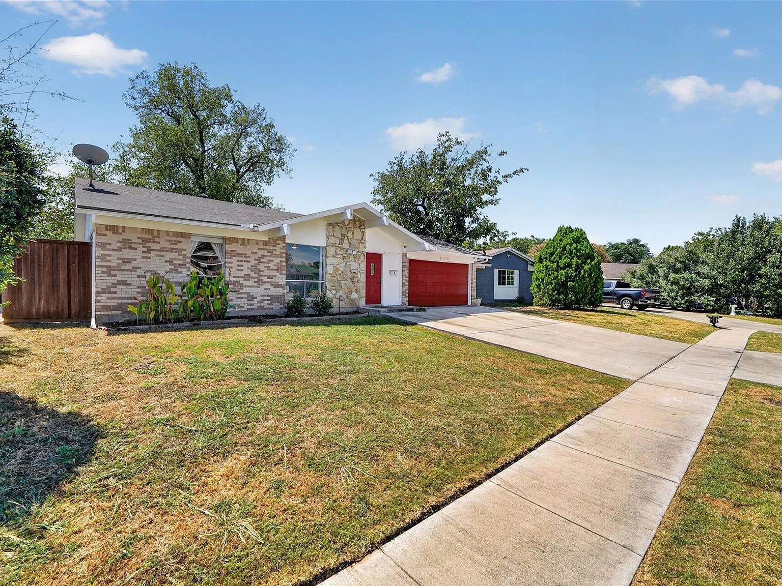 3 bed, 1193 sqft, $2,300 — Photo 2