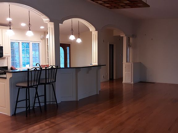 4th image of 407 Sumpter Ave