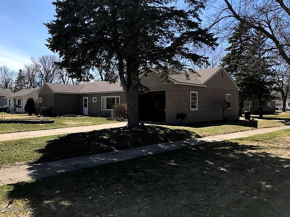 3rd image of 317 Cormontan Ave N