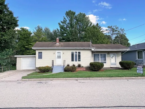 208 SE 1st St, Marion, WI 54950