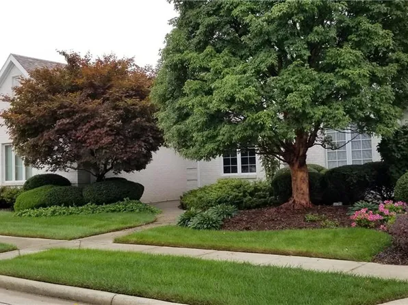 202 Willowood Cir, Bowling Green, OH 43402