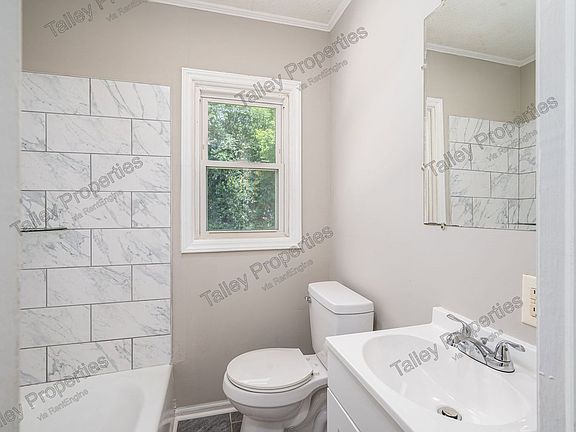 5th image of 913 Edgemont Ave