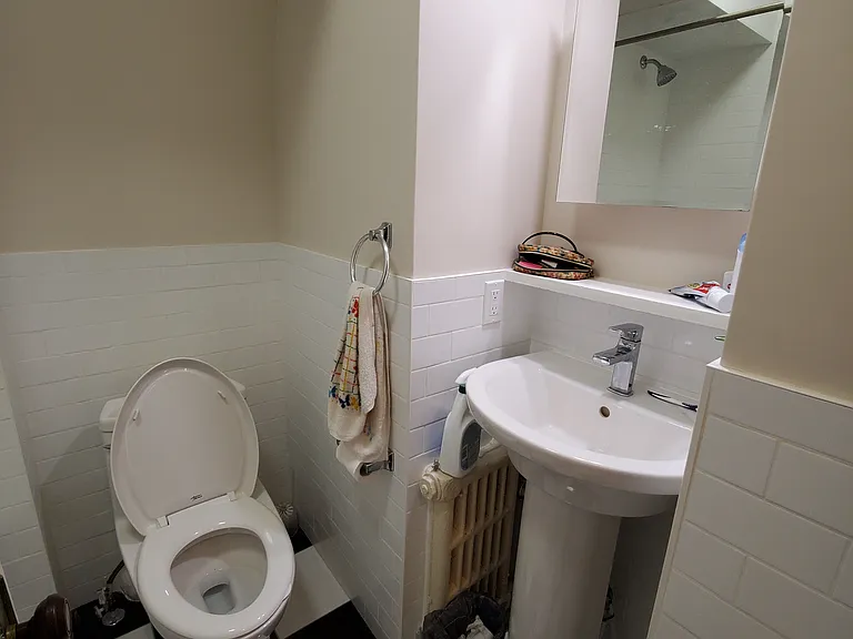 174 Earl St #8 — Photo 13