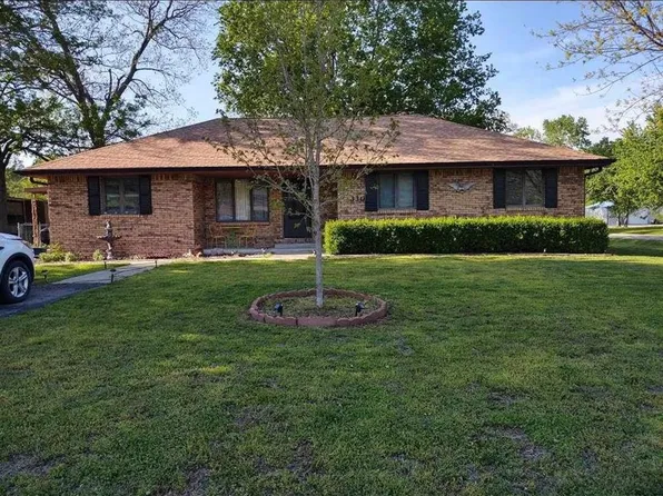330 W 3rd St, Le Roy, KS 66857