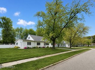 5 Farmdale Rd, Hazlet, NJ 07730