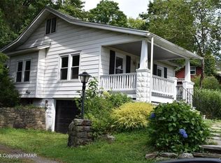 513 Prices Dr, Cresco, PA 18326