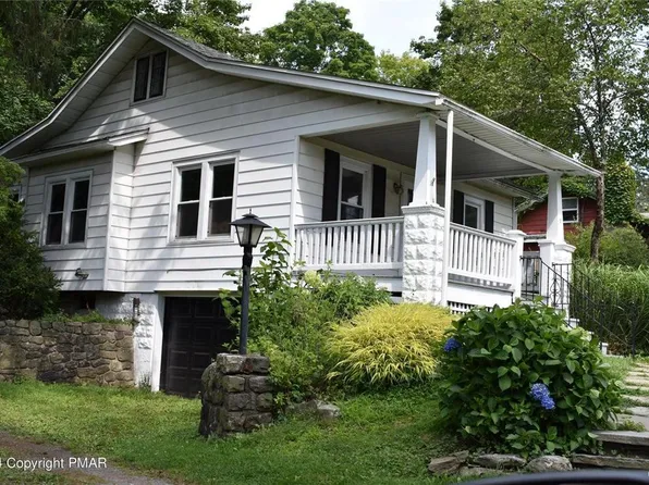 513 Prices Dr, Cresco, PA 18326