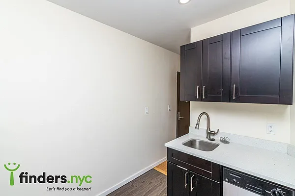 Rented by Clove Realty LLC | media 2